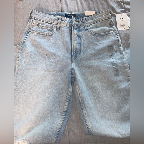 Super High Rise Ripped Jeans - Picture 15 of 15